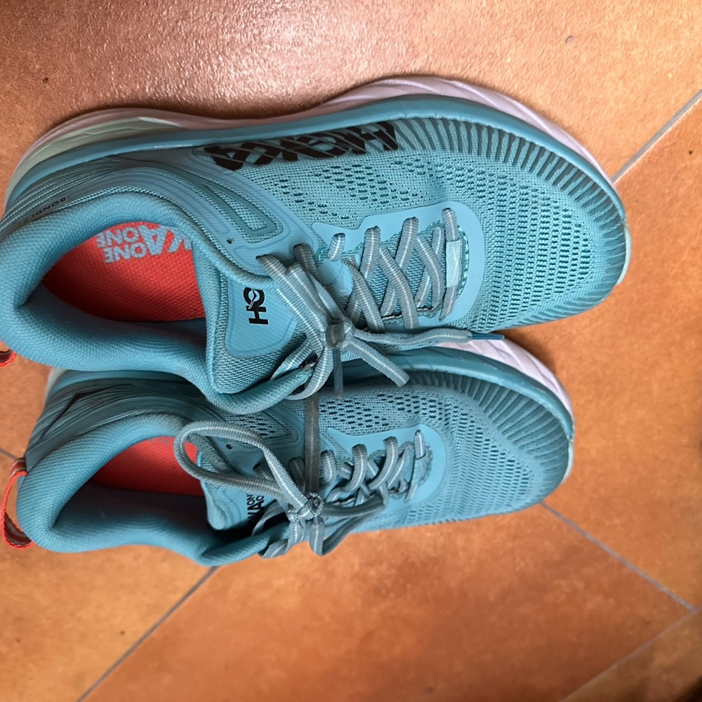 Hoka sneakers 7.5